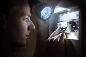 Electrical breakdown or dielectric breakdown is a process that occurs when an electrical insulating material, subjected to a high enough voltage, suddenly becomes an electrical conductor and electric current flows through it. Was Tun Bei Stromausfall Hausinfo