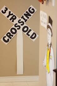 Brecken Tristans 3 Geburtstagsfeier Train Birthday Party Crossing Si Trains Birthday Party Thomas Birthday Parties Train Birthday