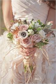 Romantic red wedding bouquets are perfect for nearly any season, but we especially love these punchy bundles of blooms for a valentine's day wedding. Bouquet Shabby Chic3 Styled Wedding Shooting Wedding Bridal Bouquet