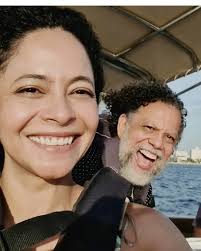 María Alcira Matallana Batista, es la pareja sentimental de ex sacerdote  samario Alberto Linero Gómez Ella se describe como “Exploradora del impacto  del marketing, la tecnología y el influenciamiento digital”, y como #