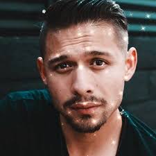 Hoy es el cumpleaños de David Castañeda, nuestro número #2, Diego  Hargreeves 🥳🎂.