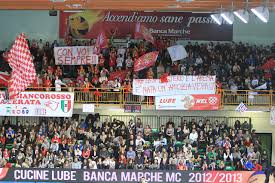 La cucine lube banca marche ha ufficializzato l'arrivo di davide candellaro, centrale, classe 1989 per 200 centimetri di altezza, nelle ultime due stagioni protagonista in superlega con la maglia di molfetta. L Appello Dei Tifosi Non Chiamatela Lube Civitanova Cronache Maceratesi