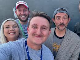 The life we live 🥰 Had a blast hanging out with @thatkevinsmith this  weekend! Let's do it again soon! Also… Idk what's wrong with my eyes 😏🤣  #smokymountainfanfest #jayandsilentbob #kevinsmith #silentbob #cloutcity  @smoky_mountain_fan_fest