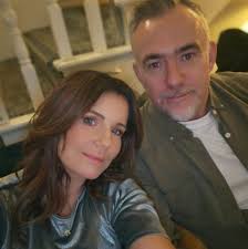 Hi, could anyone help clarify what is the best way to pay for things? I  don't know weather to get euros or local currency or to just use my card? 😊