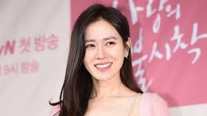 Seluruh dunia mengakui kecantikan mereka! Son Ye Jin Dinobatkan Jadi Wanita Tercantik Di Dunia Kalahkan Song Hye Kyo