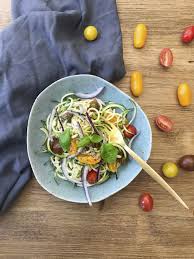 En el ámbito nutricional, esta especie, que ya surcaba las aguas del acopia un contenido moderado de grasas , pues no supera los 5 gramos por cada 100, lo que lo incluye dentro no obstante, si os hacen falta ideas, he aquí una receta. Cenas Bajas En Calorias Y Muy Faciles Que Te Ayudaran A Adelgazar Sin Enterarte Telva Com