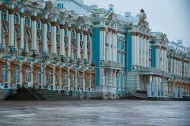 Sint petersburg werd in 1703 gesticht door peter de grote en vormt het culturele hoogtepunt van rusland. Top 10 Bezienswaardigheden In Sint Petersburg Bezienswaardigheden Europa