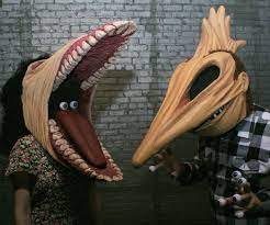Maqueta de la casa de los maitlands de la película beetlejuice. Beetlejuice Maitland Masks Beetlejuice Beetlejuice Movie Beetlejuice Halloween