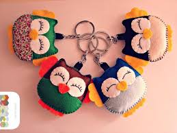 Hibou En Feutrine Porte Cles Animaux De Couleurs Porte Cles Par Hamoraima Hiboux En Feutre Feutrine Craft