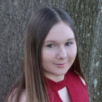 Courtney Carruthers's Instagram, Twitter & Facebook