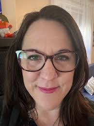 Keely Warren's Instagram, Twitter & Facebook