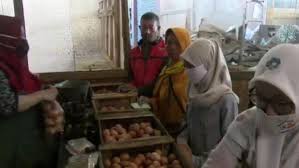 Jun 23, 2021 · baca juga: Harga Telur Ayam Turun Di Pasar Kajen Pekalongan Omzet Pedagang Naik Bagian 2