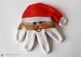 Voici sans plus attendre notre sélection ! Un Pere Noel En Empreinte De Main Et En Pate A Sel