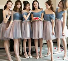 Warna merah adalah warna hangat dan positif yang terkait dengan kebutuhan fisik dan keinginan kita untuk bertahan hidup. 5 Dress Pengapit Pengantin Yang Simple Dan Elegan Meenikah Com