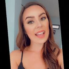 Ashlyn Vickers (@ashlynmott)