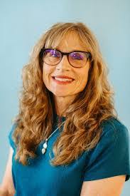 Julie Tinker's Instagram, Twitter & Facebook