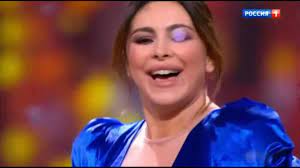 Ани лорак и мот сопрано главный новогодний концерт 2020.mp3. Ani Lorak Sumasshedshaya Novogodnij Goluboj Ogonek 2020 Youtube