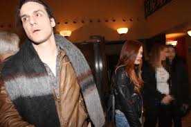 Το ζευγάρι αποφάσισε για φέτος να κάνει ένα διαφορετικό είδος διακοπών και συγκεκριμένα διάλεξε για τις εξορμήσεις του ένα σκάφος, έχοντας μαζί τους καλούς φίλους. Mairh Synatsakh Aimilianos Stamatakhs Einai Axwristoi