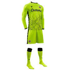 Browse all fifa 21 kits home, away and third kits on futbin. Reading Fc Shirt New 9 10 Years Sports Memorabilia Dynamicdesigndxb Football Shirts