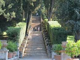 cascade descendant par les bouches situees de chaque cote de l escalier villa d este tivoli escalier de jardin jardin italien jardins