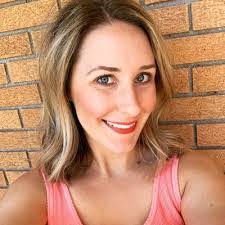 Lesley Cleary's Instagram, Twitter & Facebook