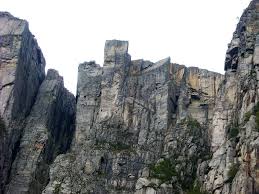 Vor zweieinhalb stunden sind wir an der preikestolen fjellstue weiter unten aufgebrochen. Lysefjord Aussieverden Espetveit