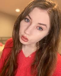 Katie Dee's Instagram, Twitter & Facebook