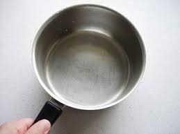 How To Heat Milk Without It Catching On The Bottom Of The Pan Cooking Ez Com Recette Trucs Et Astuces Lait Casserole
