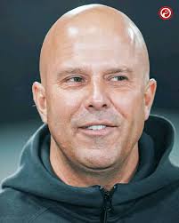 Arne Slot is coming back from Turkey with a defeat, but great hair and teeth