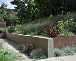 Hangbefestigung Betonmauerwerk Ideen Gunstige Materialien Gartenbau Garten Gartenmauer Bepflanzung