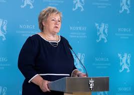 Statsminister justin trudeau ønsker madeleine jamkossian og faren kevork jamkossian fra syria velkommen foto: Norway To Introduce Vaccine Certificates In June Reuters