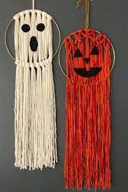 The macramé tutorial only uses four types of. How To Make A Macrame Halloween Wall Hanging Diy Halloween Wreath Halloween Yarn Boho Halloween