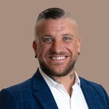 Jason Beutel's Instagram, Twitter & Facebook