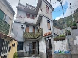 Trilocali costosi in vendita a Messina in zona Camaro-Gazzi-Villaggio Santo 