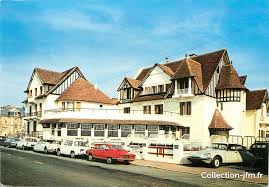Le long de la côte d'albâtre, les hautes falai. Cpsm France 14 Villers Sur Mer Institution Ccas 14 Calvados Villers Sur Mer 14 Ref 30956 Collection Jfm Fr