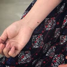 Thay vì tìm đến các cách xóa xăm 1 lần bạn hãy lựa xóa hình xăm an toàn, không gây ảnh hưởng, xâm lấn các mô xung quanh. Gá»£i Y Nhá»¯ng Hinh XÄƒm á»Ÿ Tay Ä'áº¹p Ma Khong Qua Háº§m Há»' Cho Phai Ná»¯