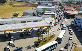Após reunião realizada na casa civil, a associação brasileira dos caminhoneiros (abcam) decide assinar acordo. Temer Pede Tregua Em Paralisacao Dos Caminhoneiros 23 05 2018 Mercado Folha