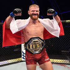 This saturday, the ultimate fighting championship (ufc) brings us a stacked ppv event at the ufc in the main event, ufc superstar israel adesanya moves up in weight to challenge jan blachowicz for the light heavyweight title. Jan Blachowicz Offers Bold Prediction For Israel Adesanya Fight Left High Kick On His Head Mmamania Com