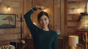 芳根京子、笑顔炸裂！胸キュン動画公開 ラップ調で歌い上機嫌に踊る：ROPE PICNIC 2021AW Brand Movie【エンタメ】