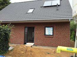Wir Erhalten Ein Dach Dachstuhl Dachlattung Dammung Dachpfannen Hausfassade Dachpfannen Haus Bauen