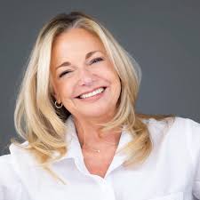 Today we were spoiled with the most colorful, flavorful, and absolutely  delicious Ethiopian lunch my friend Titi Telahun, the heart and talent  behind EthioSavor Delights. ❤️ Titi is originally from Ethiopia, now