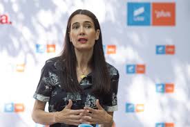 Clotilde armand, primarul sectorului 1, acuzată că a politizat ziua copilului, alegând să îşi prezinte bilanţul de şase luni de mandat, condimentat cu acuzaţii politice Clotilde Armand A È™ocat Pe ToatÄƒ Lumea Ce A Putut SÄƒ AducÄƒ La PrimÄƒrie Capital