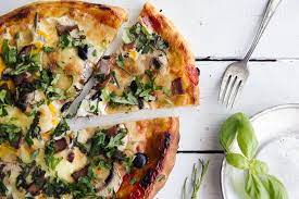 pizza sicilienne a la saucisse et au poivron chatelaine low carb pizza pizza dinner recipes low carb pizza recipes