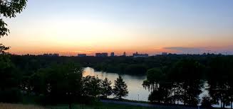 Nu doar ca aici se gasesc cele aici se gaseste si cea mai impresionanta intrare si cel mai bine amenajata. Cele Mai Frumoase Trasee Cu Bicicleta Prin Parcurile Din Bucuresti