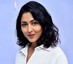 Trisha Aranmanai Beach Song Stills HD Gallery, Images