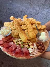 Kod Đone Božjak - Uštipci i domaća meza 🍴 | Facebook