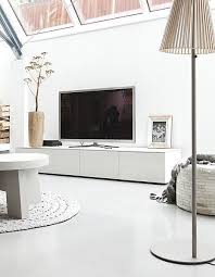 tover wit televisiemeubel weg met witte muur vtwonen thuis woonkamer witte kamers witte tv meubels