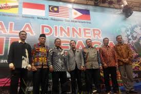 Kelembapan ekonomi global telah menyebabkan ekonomi malaysia menguncup sebanyak 1.7% pada tahun 2009. Di Tarakan 4 Negara Asean Sepakat Genjot Pertumbuhan Ekonomi