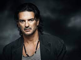 Please tell my what you think about this genious of music. Historia De Taxi Ricardo Arjona Last Fm