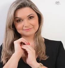 A Nutrição Bariátrica me escolheu, isso mesmo, não fui eu quem escolhi ela.  Quando há mais de 2 anos recebi o convite do  @dr_eduardo_townsend_bariatrica pra compor a equipe confesso que  balancei... mas